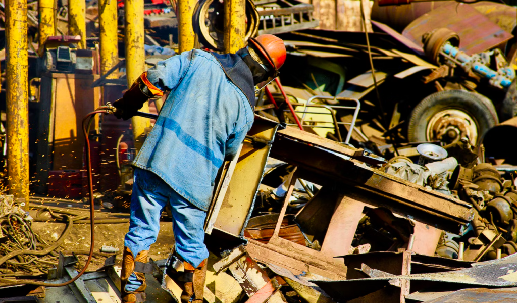 what is the difference between a scrap metal yard and a salvage yard