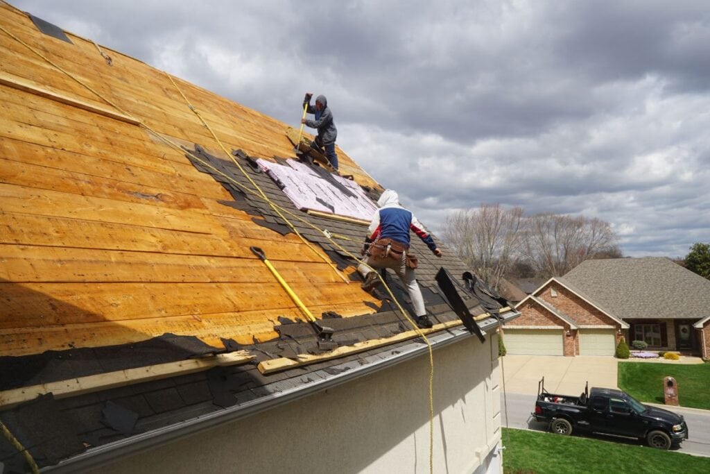why you should hire a local roofing contractor in perth (1)