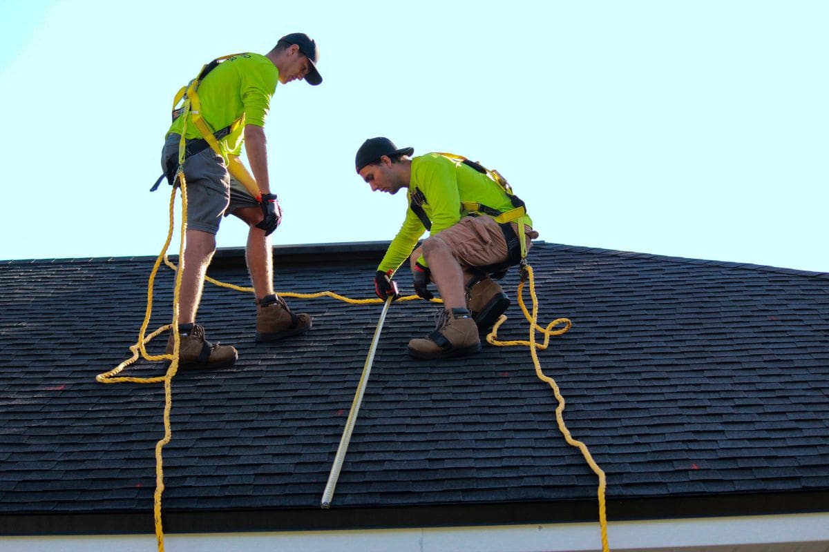 why you should hire a local roofing contractor in perth (2)